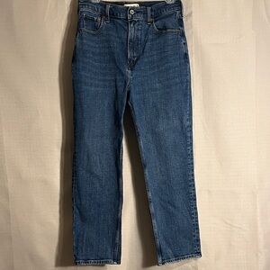 Abercrombie & Fitch - Curve Love - The Ankle Straight - Ultra High Rise